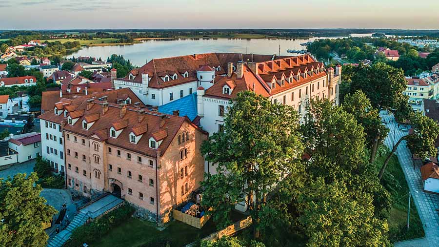 Hotel nad jeziorem – Hotel Zamek Ryn na Mazurach. Hotel nad jeziorem – Hotel Zamek Ryn
